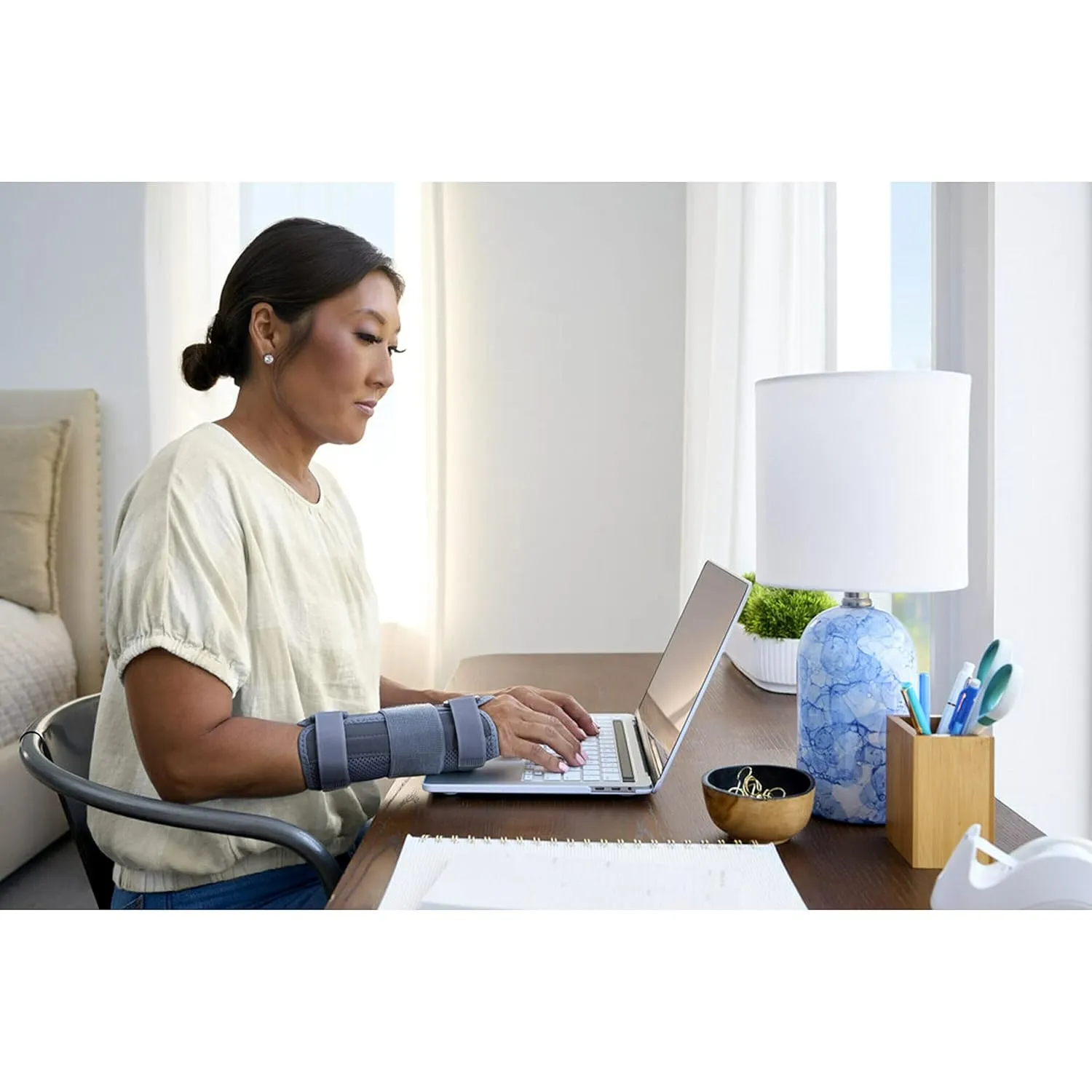 FUTURO Deluxe Wrist Stabilizer Right Hand, S/M
