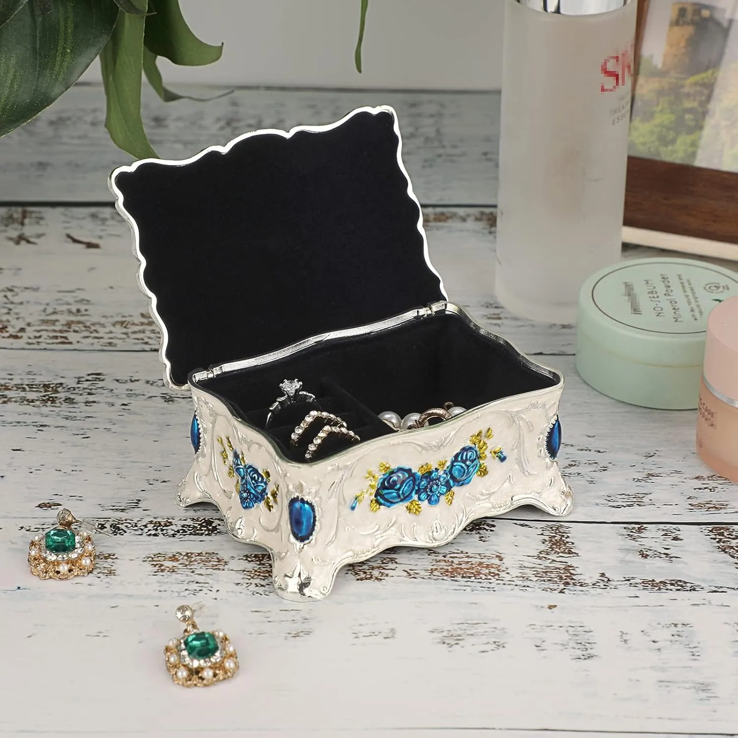 Hipiwe Vintage Trinket Box Metal Jewelry Box Wedding Ring Box Keepsake Box Treasure Box Chest Ornate Antique Finish Engraved Box Case Small